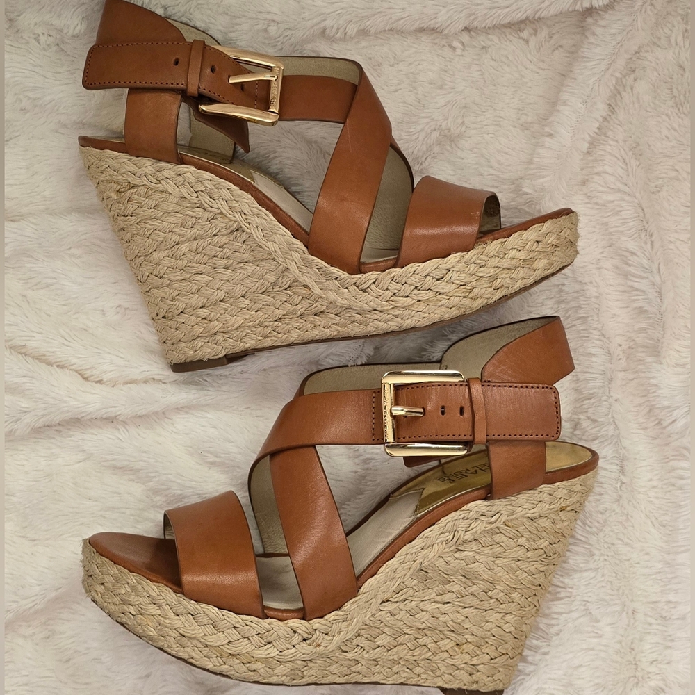 Michael Kors Size 6 1/2 Luggage brown sandal